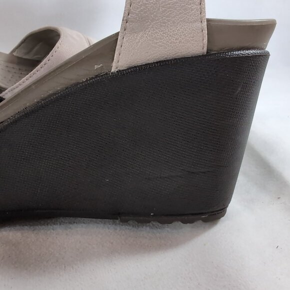 CROCS Leigh II Ankle Strap Wedge Heels Sandals 202511 Women's US 8 Beige Brown - Picture 10 of 16